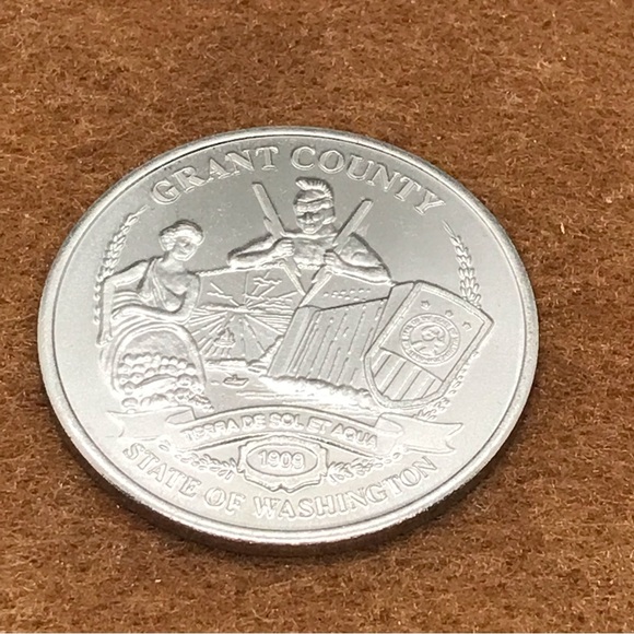 1989 Washington centennial celebrating Grant County. Nice uncirculated condition - Picture 1 of 4
